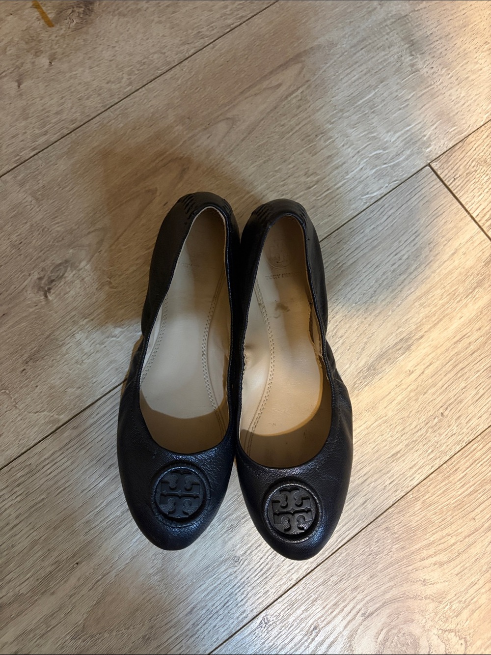 Tory Burch Black Leather Logo Ballet Flats - Picture 2 of 3